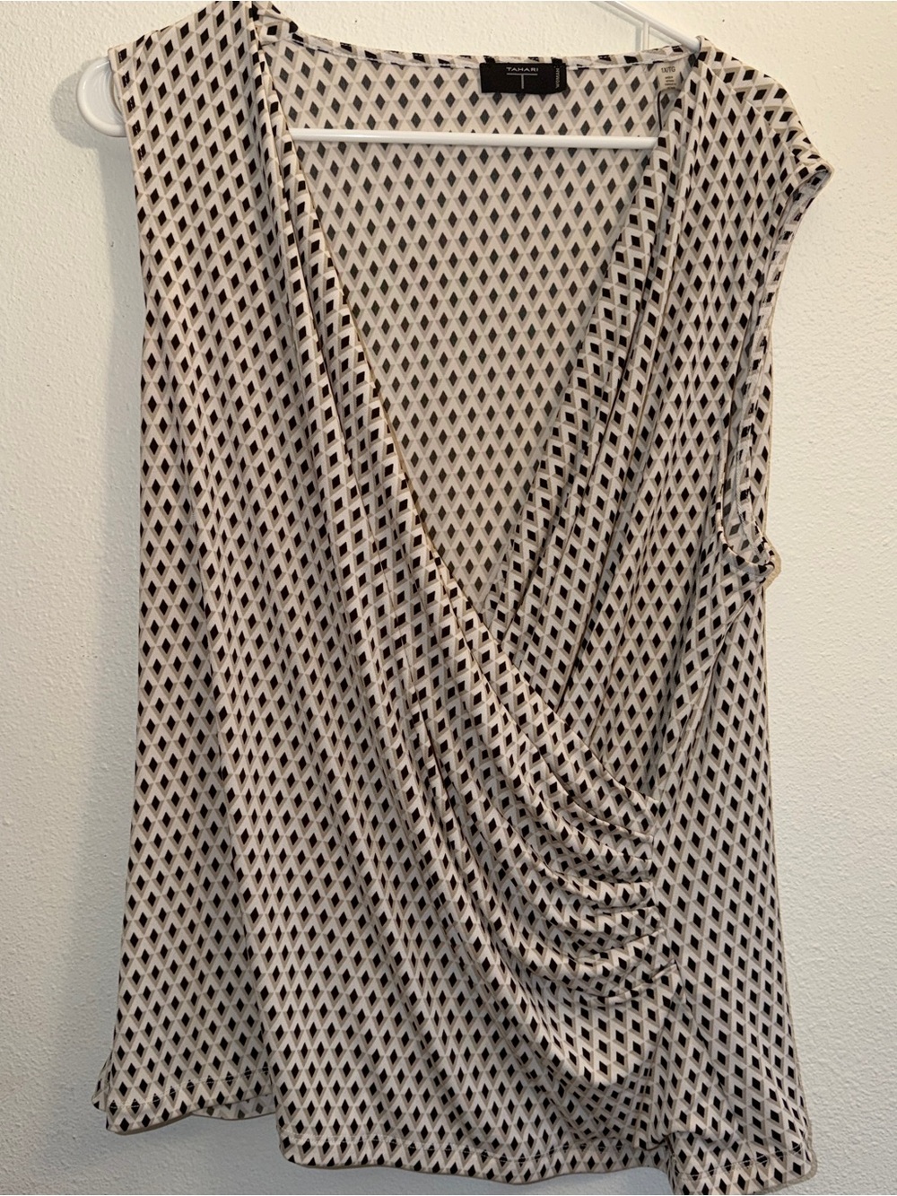 NWT Tahari Cream and Black Diamond Sleeveless Surplice Blouse, Wrap front, 1X